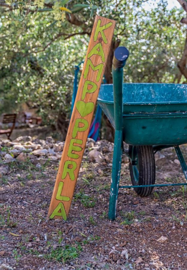 ホテル Mini Kamp Perla Prvić Luka エクステリア 写真