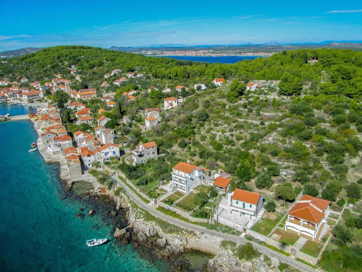 ホテル Mini Kamp Perla Prvić Luka エクステリア 写真